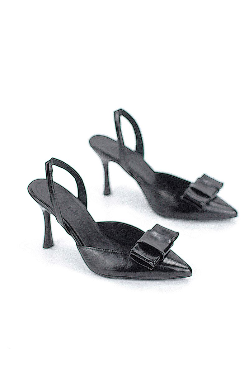 Lunera Esnek Kaymaz Taban Siyah Rugan (8 cm) Köşe Fiyonk Toka Detaylı Kadın Topuklu Ayakkabı