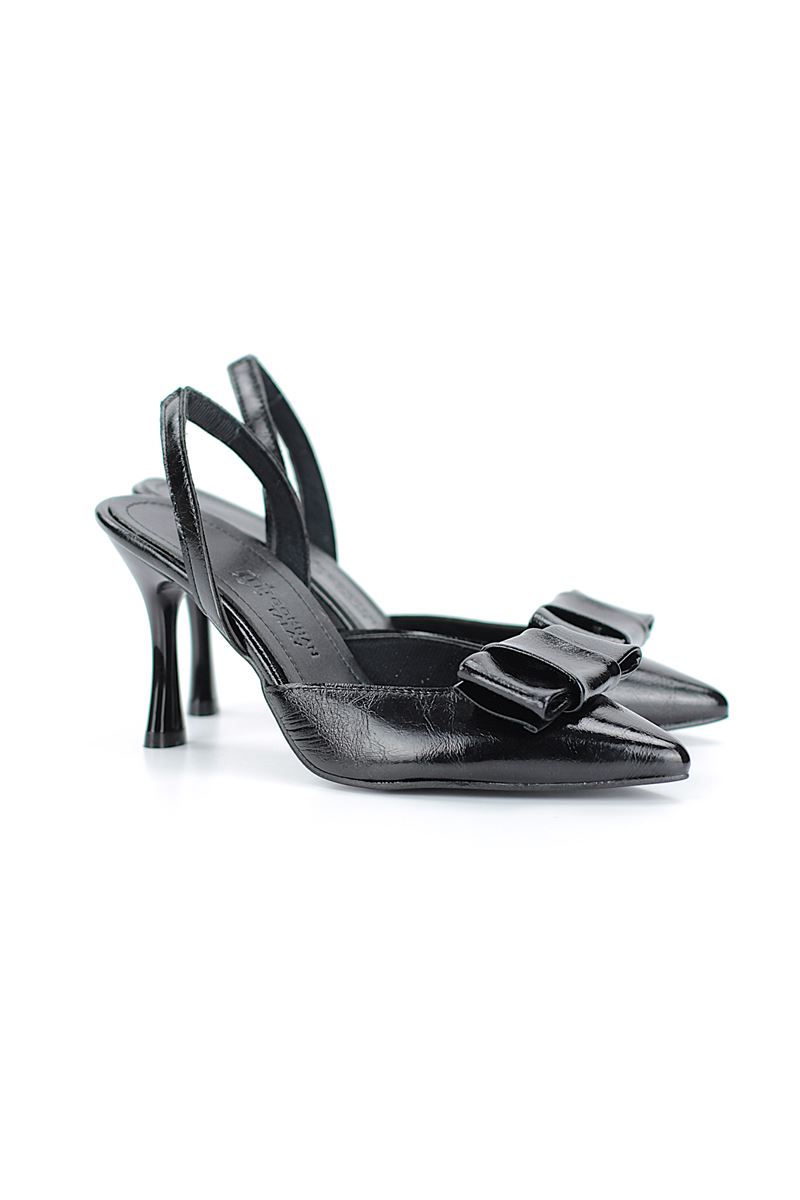 Lunera Esnek Kaymaz Taban Siyah Rugan (8 cm) Köşe Fiyonk Toka Detaylı Kadın Topuklu Ayakkabı