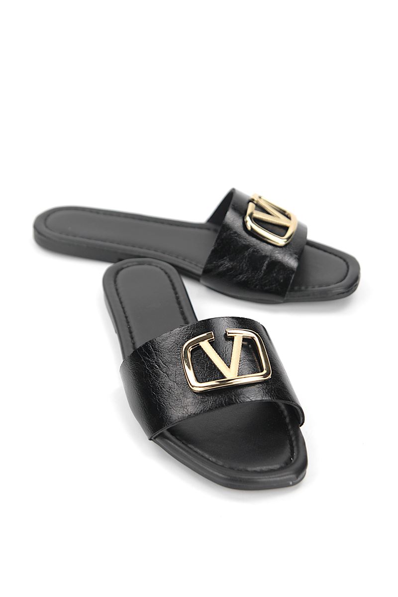 Zeritha Siyah Rugan V Toka Detaylı Kadın Terlik