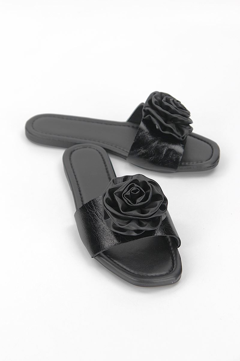 Rosenya Siyah Rugan El Yapımı  Gül Detaylı Kadın Terlik