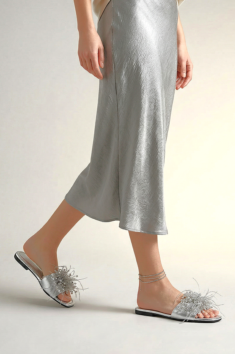 Paloma Lame Metalik El Yapımı Tüylü Boncuk Taş Detaylı Kadın Terlik