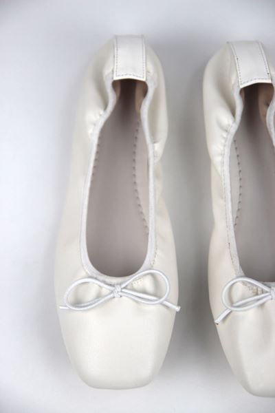 Uliana Kadın Köşeli Burun Fiyonklu Esnek Taban Katlanabilir Beyaz Babet Ayakkabı