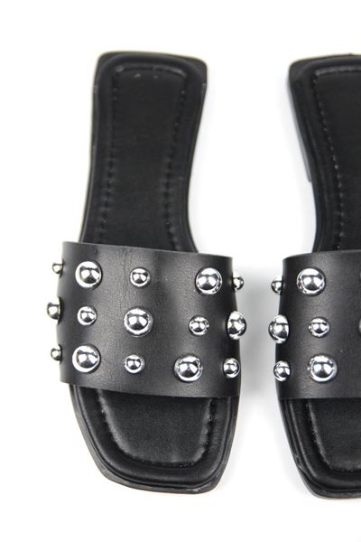 May Kadın Gümüş Zımba Toka Detaylı Siyah Cilt Terlik