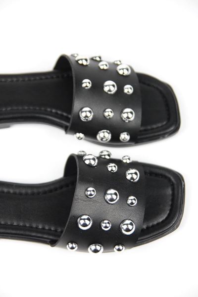 May Kadın Gümüş Zımba Toka Detaylı Siyah Cilt Terlik