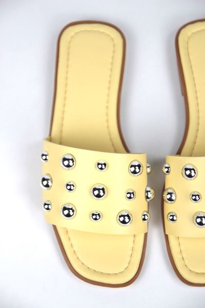 May Kadın Gümüş Yuvarlak Zımba Detaylı Sarı Cilt Terlik