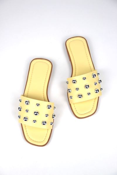 May Kadın Gümüş Yuvarlak Zımba Detaylı Sarı Cilt Terlik