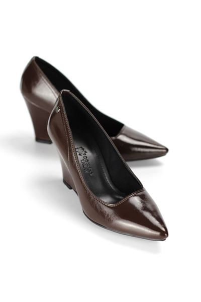 Perla Esnek Yumuşak Kaymaz Taban (8 cm) Kadın Dolgu Topuk  Kahverengi Rugan Ayakkabı