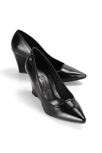 Perla Esnek Yumuşak Kaymaz Taban (8 cm) Kadın Dolgu Topuk  Siyah Rugan Ayakkabı