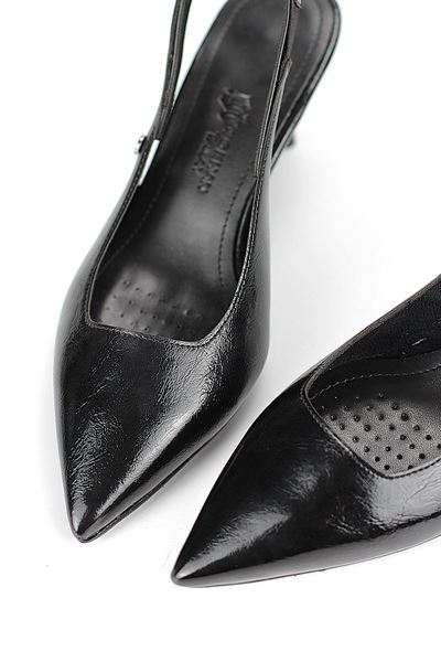 Agape  Esnek Yumuşak Kaymaz Taban (8cm)  Siyah Rugan  Açık Lastikli Kadın Dolgu Topuklu Ayakkabı