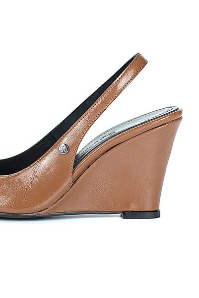 Agape  Esnek Yumuşak Kaymaz Taban (8cm) Taba Rugan Açık Lastikli Kadın Dolgu Topuklu Ayakkabı