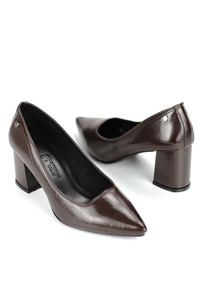 Nevra Esnek Yumuşak Kaymaz Taban (7 cm) Kahverengi Rugan Kadın Kalın Topuklu Ayakkabı