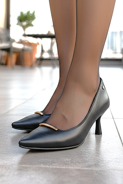 Sasha Esnek Yumuşak Kaymaz Taban (4 cm) Siyah Cilt İnce Çubuk Toka Kadın Topuklu Ayakkabı