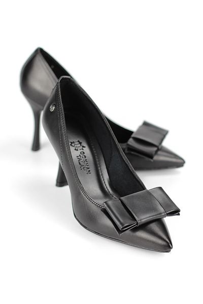 Polina Esnek Yumuşak Kaymaz Taban (8 cm) Siyah Cilt Köşe Fiyonk Kadın Topuklu Ayakkabı