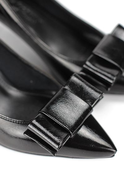 Vellon Esnek Yumuşak Kaymaz Taban (4 cm) Siyah Rugan Köşe Fiyonk Kadın Topuklu Ayakkabı