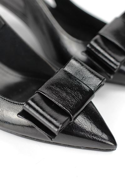 Rivva Esnek Yumuşak Kaymaz Taban (4 cm) Siyah Rugan  Açık Lastikli Köşe Fiyonk Kadın Topuklu Ayakkabı