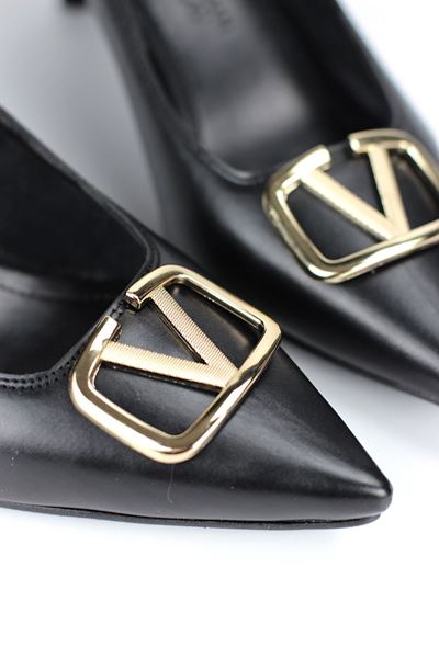 Luxe Esnek Yumuşak Kaymaz Taban (4 cm) Siyah Cilt V Toka Kadın Topuklu Ayakkabı