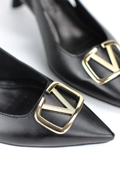 Liselotte Esnek Yumuşak Kaymaz Taban (4 cm) Siyah Cilt Açık Lastikli V Toka Kadın Topuklu Ayakkabı