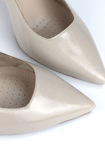 Lavender Esnek Yumuşak Kaymaz Taban (8 cm) Bej Rugan  Açık Lastikli Kadın Topuklu Ayakkabı