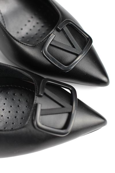 Rosalinda Esnek Yumuşak Kaymaz Taban (8 cm) Siyah Cilt  Açık Lastikli V toka Kadın Topuklu Ayakkabı