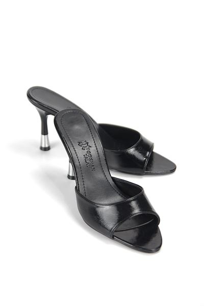 Serenya Esnek Yumuşak Kaymaz Taban (8 cm) Siyah Rugan Gümüş Ökçe Detaylı Kadın Topuklu Terlik