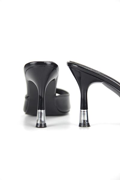 Serenya Esnek Yumuşak Kaymaz Taban (8 cm) Siyah Rugan Gümüş Ökçe Detaylı Kadın Topuklu Terlik