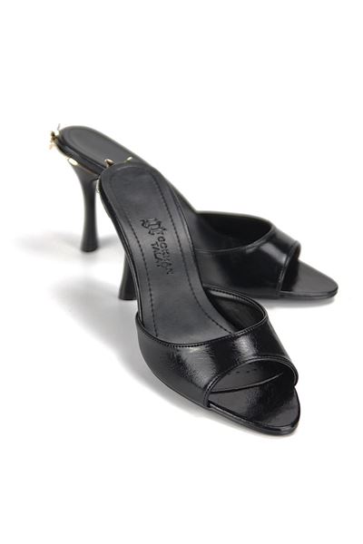 Butterfly Esnek Yumuşak Kaymaz Taban (8 cm) Siyah Rugan Metal Kelebek Detaylı Kadın Topuklu Terlik