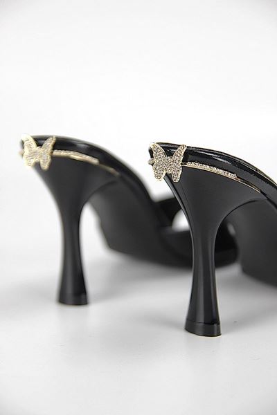 Butterfly Esnek Yumuşak Kaymaz Taban (8 cm) Siyah Rugan Metal Kelebek Detaylı Kadın Topuklu Terlik