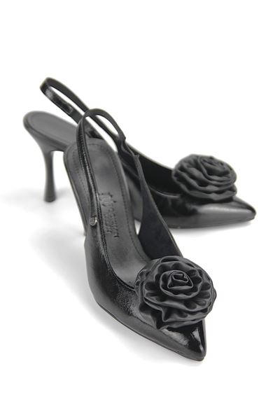 Rosalind Esnek Yumuşak Kaymaz Taban (8 cm) Siyah Rugan El Yapımı Gül Detaylı  Kadın Topuklu Terlik