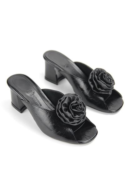 Rosette Esnek Yumuşak Kaymaz Taban (4 cm) Siyah Rugan El Yapımı Gül Detaylı Kadın Kalın Topuklu Terlik