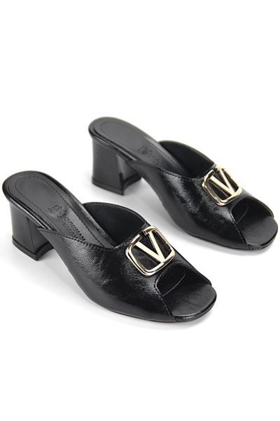 Vespera Esnek Yumuşak Kaymaz Taban (4 cm) Siyah Rugan V Toka Kadın Kalın Topuklu Terlik