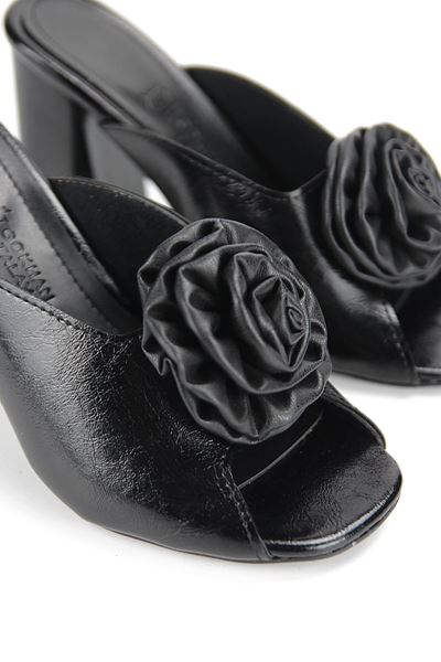 Varda Esnek Yumuşak Kaymaz Taban (8 cm) Siyah Rugan El Yapımı Gül Detaylı Kadın Kalın Topuklu Terlik