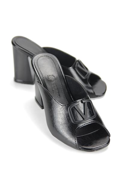 Arvessa Esnek Yumuşak Kaymaz Taban (8 cm) Siyah Rugan Mat V Toka Kadın Kalın Topuklu Terlik