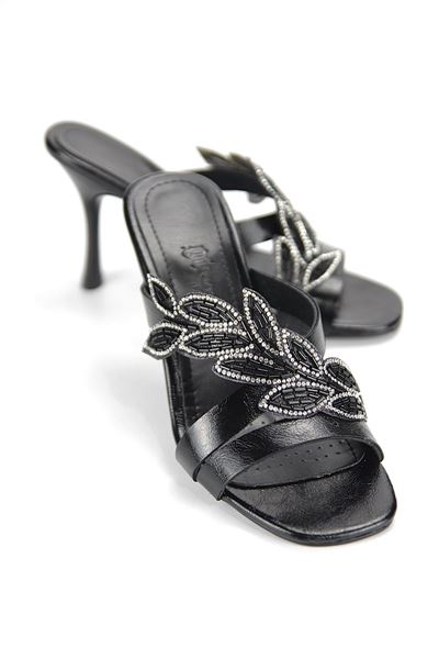 Tamara Esnek Yumuşak Kaymaz Taban (8 cm) Siyah Rugan Taşlı Yaprak Detaylı Kadın Topuklu Terlik