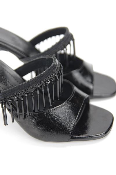 Frina Esnek Yumuşak Kaymaz Taban (8 cm) Siyah Rugan Boncuk Püsküllü Kadın Topuklu Terlik