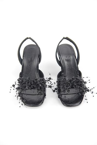 Virella Esnek Yumuşak Kaymaz Taban (4 cm) Siyah Rugan El Yapımı Boncuk Detaylı Kadın Topuklu Ayakkabı