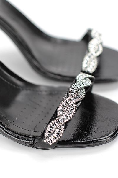 Evelyn Esnek Yumuşak Kaymaz Taban (8 cm) Siyah Rugan Burgu Gümüş Bantlı Kadın Topuklu Ayakkabı