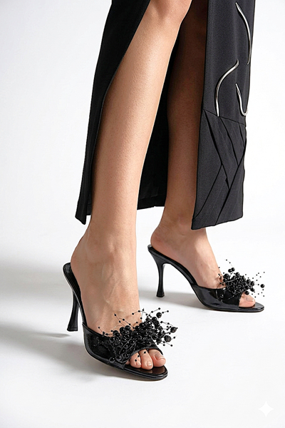 Almas Esnek Yumuşak Kaymaz Taban (8 cm) Siyah Rugan El Yapımı Boncuk Detaylı Kadın Topuklu Terlik 