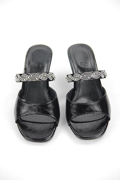 Lyra Esnek Yumuşak Kaymaz Taban (4 cm) Siyah Rugan  Tek Bant Burgu Gümüş Bantlı Kadın Topuklu Terlik