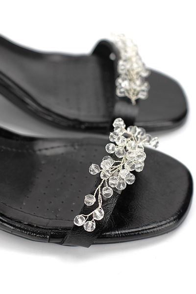 Pearl Esnek Yumuşak Kaymaz Taban (4 cm) Siyah Rugan El Yapımı Şeffaf Boncuk Detaylı Kadın Topuklu Ayakkabı