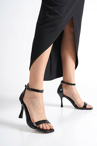 Orizon Esnek Yumuşak Kaymaz Taban (8 cm) Siyah Rugan  Arka Kapalı Ön Bantlı Kadın Topuklu Ayakkabı