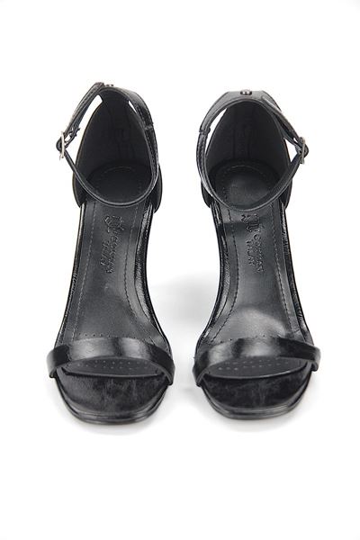 Orizon Esnek Yumuşak Kaymaz Taban (8 cm) Siyah Rugan  Arka Kapalı Ön Bantlı Kadın Topuklu Ayakkabı