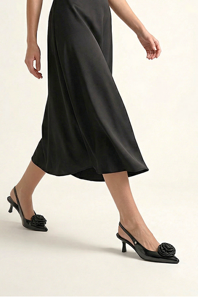 Rose Fairy Esnek Yumuşak Kaymaz Taban (4 cm) Siyah Rugan El Yapımı Gül Detaylı Açık Lastikli Kadın Topuklu Ayakkabı