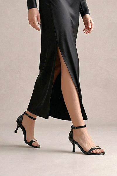 Ametra Esnek Yumuşak Kaymaz Taban (4 cm) Siyah Rugan  Tek Bantlı Tokalı Kadın Topuklu Ayakkabı