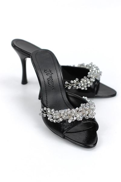 Lucine Esnek Yumuşak Kaymaz Taban (8 cm) Rugan Siyah  El Yapımı Gümüş Boncuk Detaylı Kadın Topuklu Terlik 