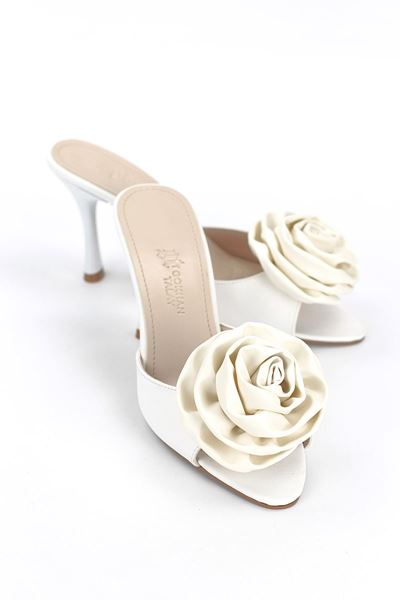 Rosalie Esnek Yumuşak Kaymaz Taban (8 cm) Beyaz Cilt El Yapımı Gül Detaylı Kadın Topuklu Terlik