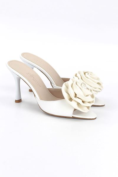 Rosalie Esnek Yumuşak Kaymaz Taban (8 cm) Beyaz Cilt El Yapımı Gül Detaylı Kadın Topuklu Terlik