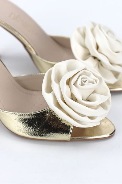 Rodeya Esnek Yumuşak Kaymaz Taban (8 cm) Dore Metalik El Yapımı Gül Detaylı Kadın Topuklu Terlik