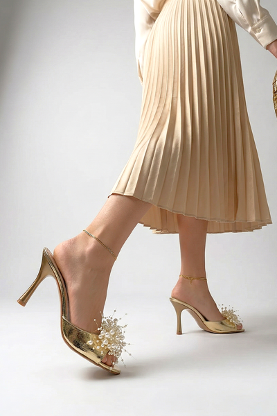 Almas Esnek Yumuşak Kaymaz Taban (8 cm) Dore Metalik El Yapımı Boncuk Detaylı Kadın Topuklu Terlik 