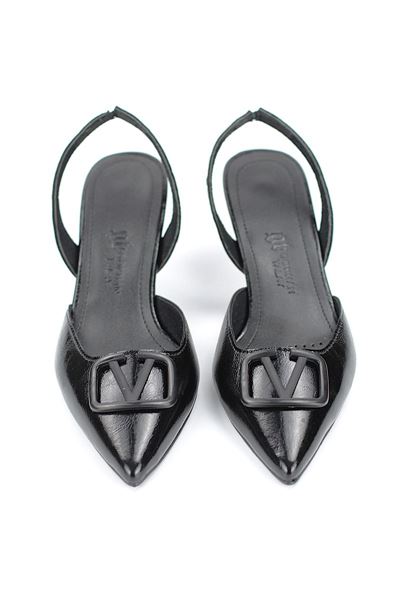 Zelora Esnek Kaymaz Taban Siyah Rugan Orta Topuklu(4 cm) Siyah Mat V Toka Detaylı Topuklu Ayakkabı