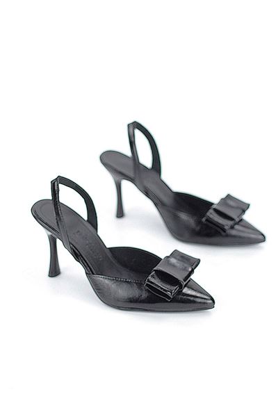 Lunera Esnek Kaymaz Taban Siyah Rugan (8 cm) Köşe Fiyonk Toka Detaylı Kadın Topuklu Ayakkabı